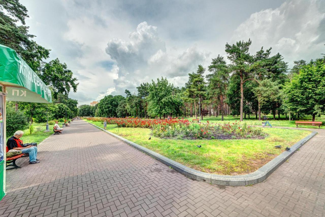 Apartment Voskresenska 18 , Парковые Озера Kiev Buitenkant foto