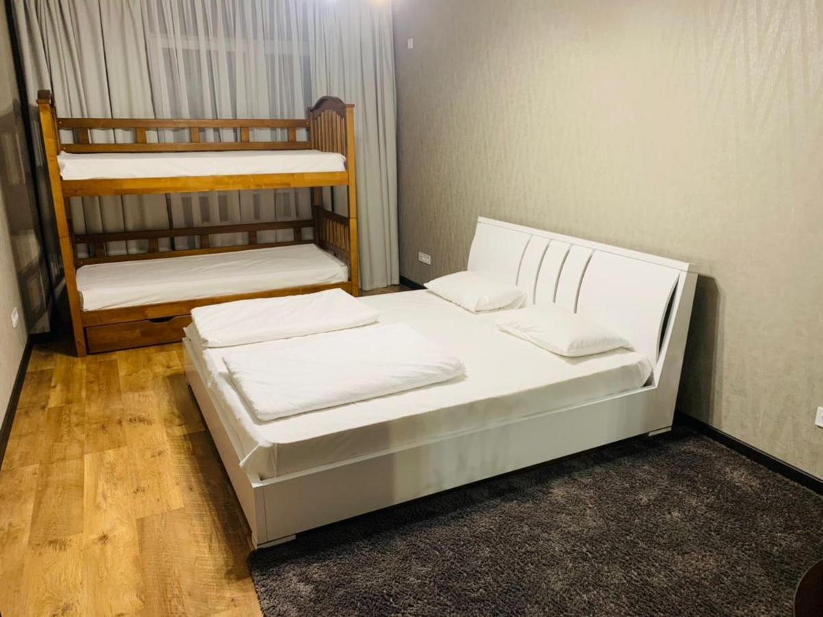 Apartment Voskresenska 18 , Парковые Озера Kiev Buitenkant foto