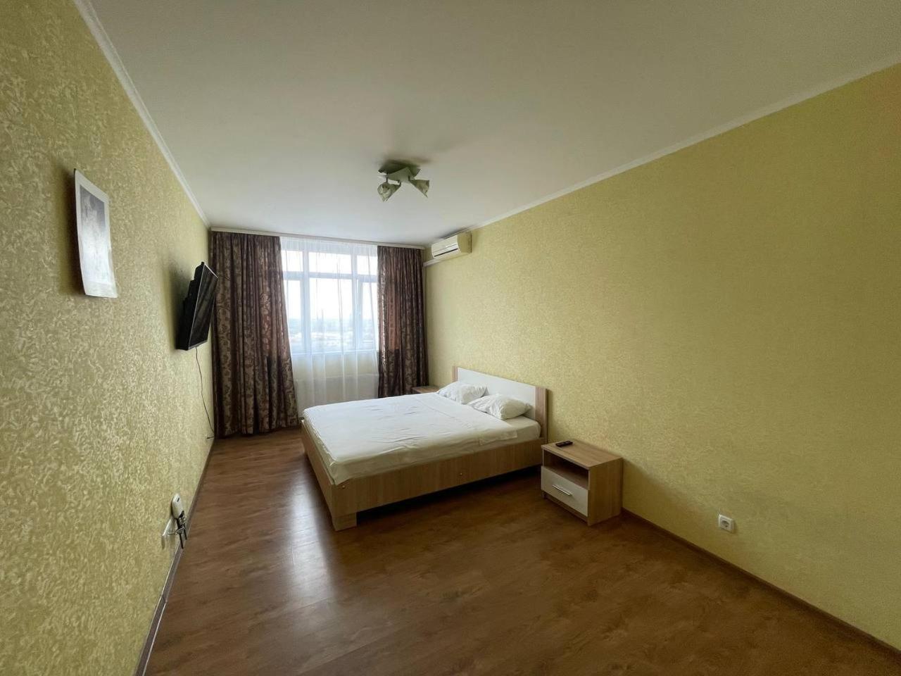 Apartment Voskresenska 18 , Парковые Озера Kiev Buitenkant foto