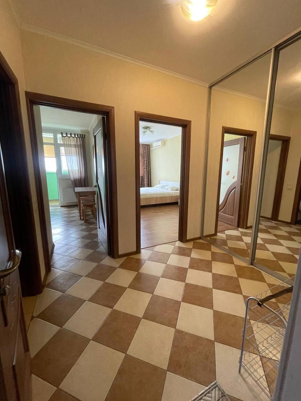 Apartment Voskresenska 18 , Парковые Озера Kiev Buitenkant foto